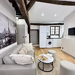 Stunning 2 Bedroom Property In The Marais