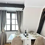 Stunning 2 Bedroom Property In The Marais