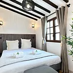 Stunning 2 Bedroom Property In The Marais