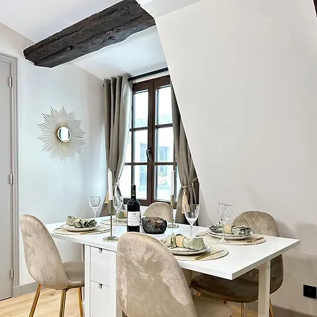 Stunning 2 Bedroom In The Marais * Parigi